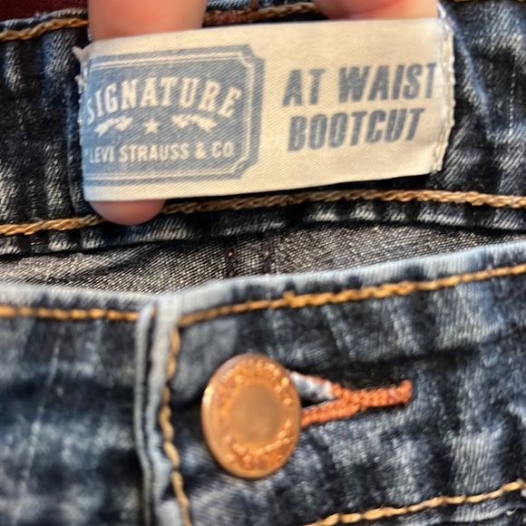 Signature Bootcut Levi’s - Picture 8 of 9